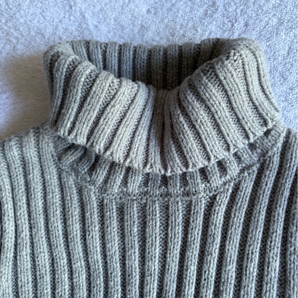 Rachel Zoe Ribbed Gray Turtleneck Sweater - Picture 2 of 3
